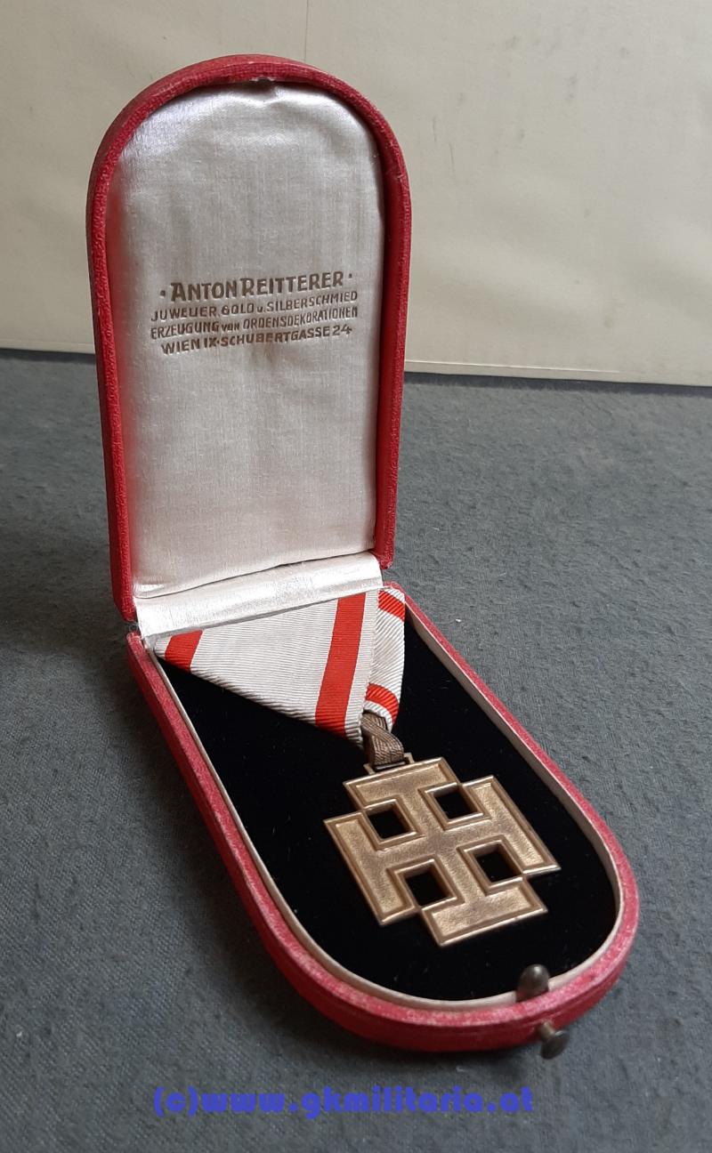 Bundesstaat - Österreichisches Goldenes Verdienstzeichen im Original Etui!!