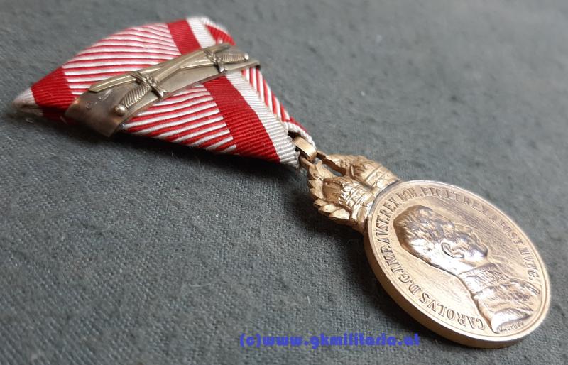 k.u.k. Bronzene Militärverdienstmedaille Kaiser Karl I. mit WH-Spange und Schwertern  - Stempel 