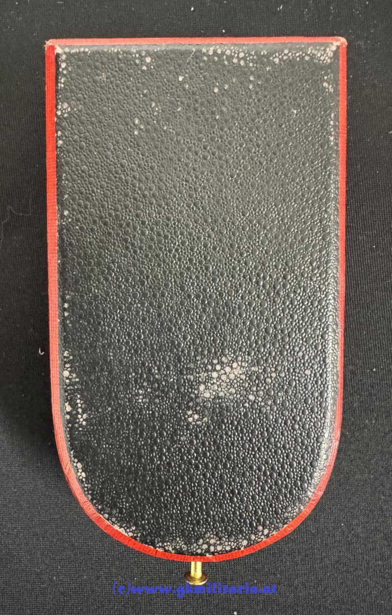 k.u.k. Ehrenzeichen des Roten Kreuzes II. Klasse mit KD im Etui!