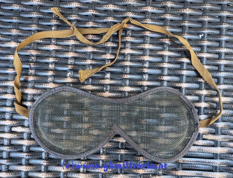 k.u.k. Splitterschutzbrille!!