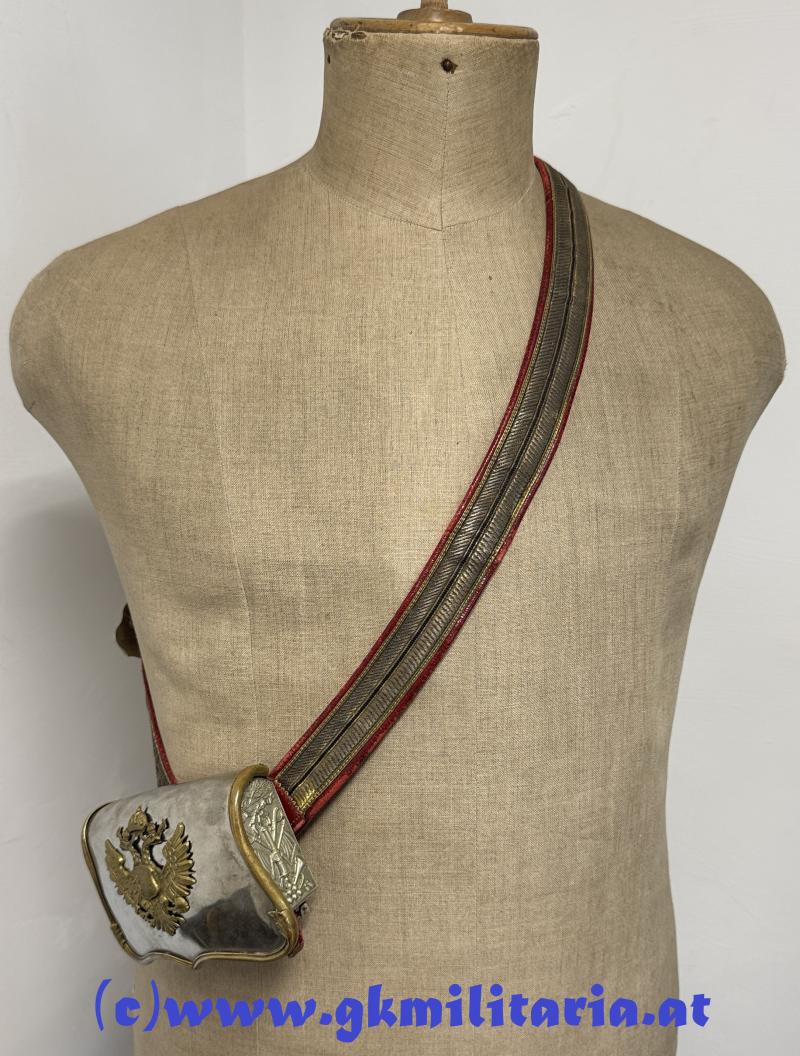 k.u.k. Kartuschenkasten für Offiziere der Kavallerie mit Riemen - Varianter Riemenverschluß !!