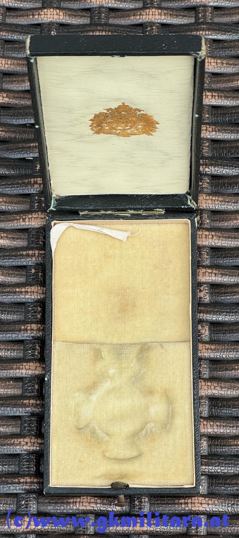 k.u.k. Etui Goldenes Verdienstkreuz m. Krone - Bergmann, Wien!