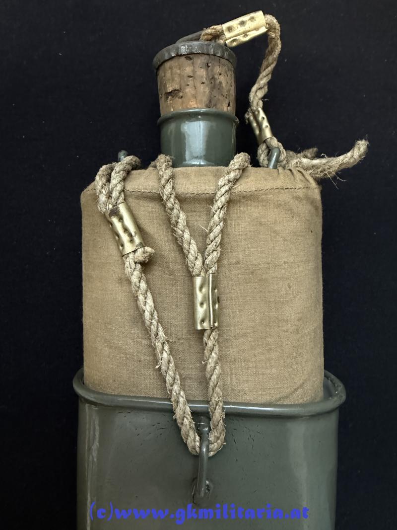 k.u.k. Feldflasche mit Becher u. Leinensack! - MINT!