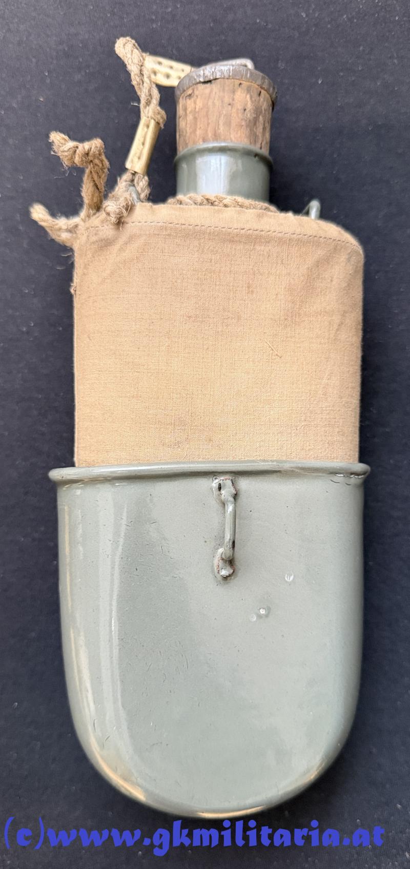 k.u.k. Feldflasche mit Becher u. Leinensack! - MINT!