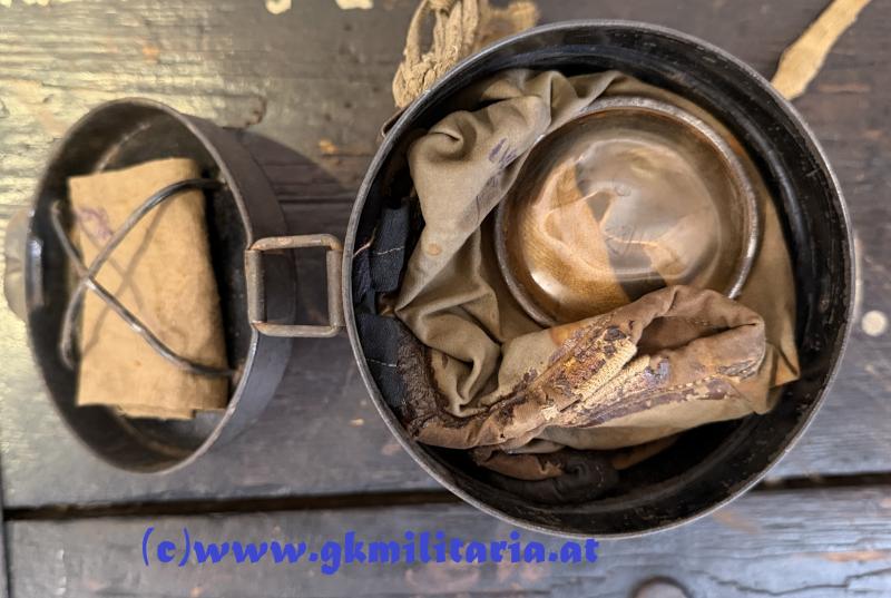 weitere Fotos - k.u.k. Gasmaske TYP A5 Behälter - komplett!!