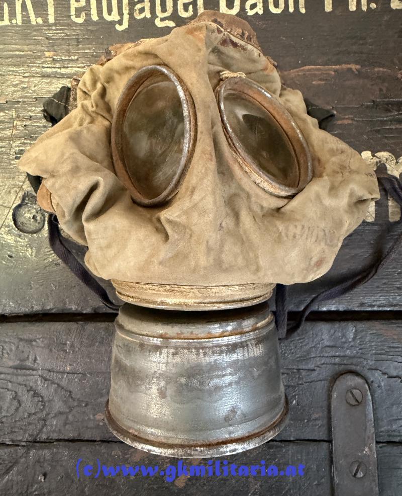 weitere Fotos - k.u.k. Gasmaske TYP A5 Behälter - komplett!!